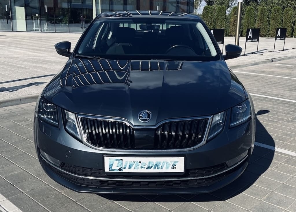 Skoda Octavia вид спереди аренда